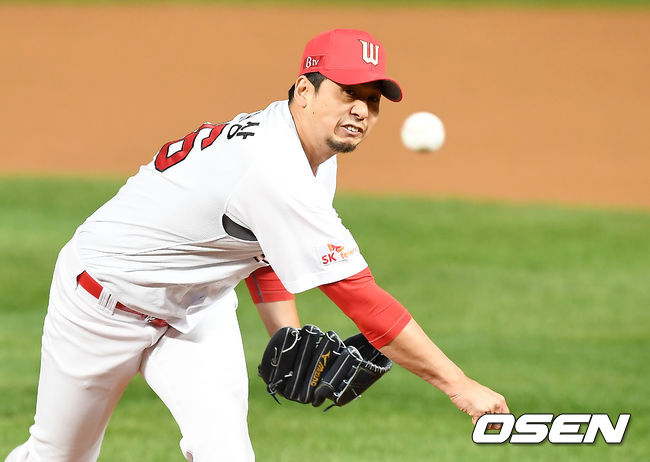 8회초 SK 윤희상이 역투하고 있다. /youngrae@osen.co.kr