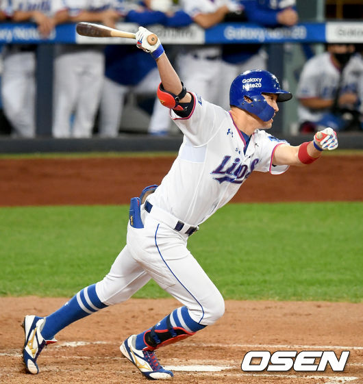 29일 오후 대구삼성라이온즈파크에서 ‘2020 신한은행 SOL KBO 리그’ 삼성 라이온즈와 KT 위즈의 경기가 열렸다.3회말 무사 1, 3루 삼성 박해민이 1타점 동점 병살타를 때리고 있다./ksl0919@osen.co.kr