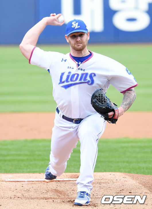 30일 오후 대구삼성라이온즈파크에서 ‘2020 신한은행 SOL KBO 리그’ 삼성 라이온즈와 KT 위즈의 경기가 열렸다.1회초 삼성 선발 라이블리가 마운드에 올라 힘차게 공을 뿌리고 있다./ksl0919@osen.co.kr