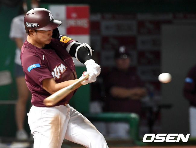8회초 2사 1루 상황 키움 김하성에게 달아나는 좌월 투런포를 날리고 있다. / dreamer@osen.co.kr
