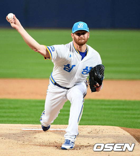 1회초 무사에서 삼성 선발투수 라이블리가 역투하고 있다. /sunday@osen.co.kr