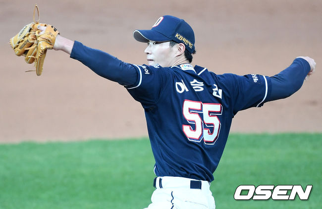 11일 오후 경기도 수원 KT위즈파크에서 ‘2020 신한은행 SOL KBO 리그’ KT 위즈와 두산 베어스의 경기가 열렸다.8회말 무사에서 두산 이승진이 역투하고 있다. /sunday@osen.co.kr