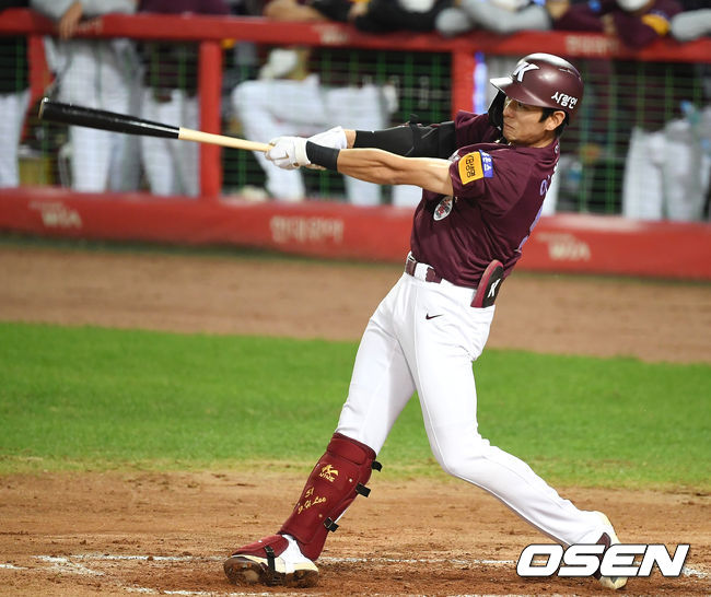 2회초 1사 2루 키움 이정후가 적시타를 때려내고 있다. /youngrae@osen.co.kr 