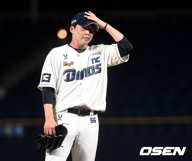 8월 14일 LG전, 8회초 1사 1루 상황에서 LG 채은성에게 좌월 투런포를 허용한 NC 투수 문경찬이 아쉬워하고 있다. / dreamer@osen.co.kr