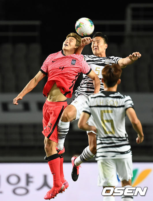 12일 오후 고양종합운동장에서 ‘2020 하나은행컵 축구국가대표팀 vs 올림픽대표팀 친선경기’ 2차전이 열렸다.전반 올림픽대표팀 조규성과 국가대표팀 권경원이 공중볼 다툼을  하고 있다./sunday@osen.co.kr