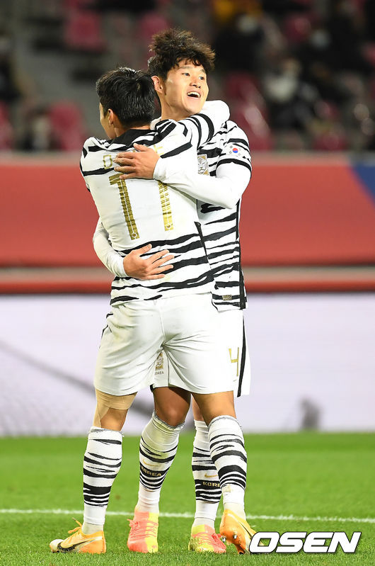 후반 축구대표팀 이동경이 선제골 넣은 뒤 기뻐하고 있다./youngrae@osen.co.kr 
