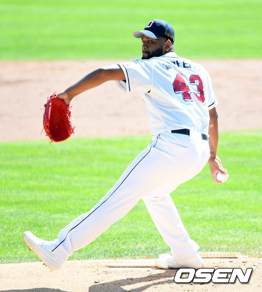 두산 외국인 투수 알칸타라.