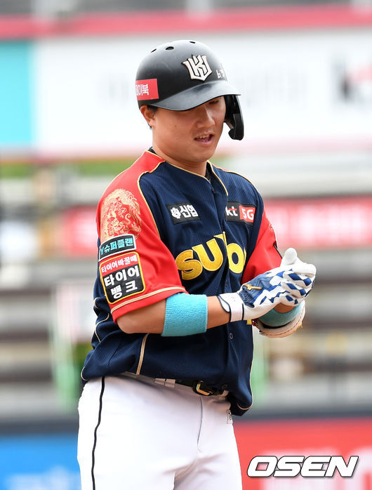 2회말 1사 2,3루에서 KT 강민국이 우전 적시타를 치고 환호하고 있다. /sunday@osen.co.kr