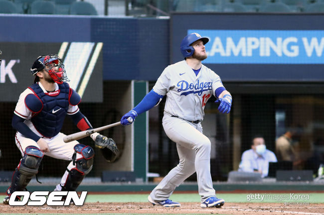[사진] 1회 맥스 먼시가 만루 홈런을 치고 있다. /ⓒGettyimages(무단전재 및 재배포 금지)