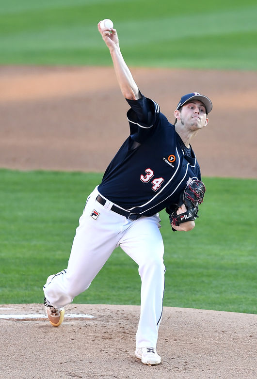 1회말 두산 선발 플렉센이 힘차게 공을 뿌리고 있다. / dreamer@osen.co.kr
