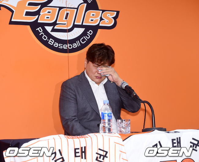 김태균이 기자회견중 눈물을 흘리고 있다./rumi@osen.co.kr