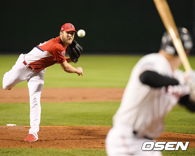 KIA 선발 가뇽이 마운드 위에서 힘차게 공을 뿌리고 있다./rumi@osen.co.kr