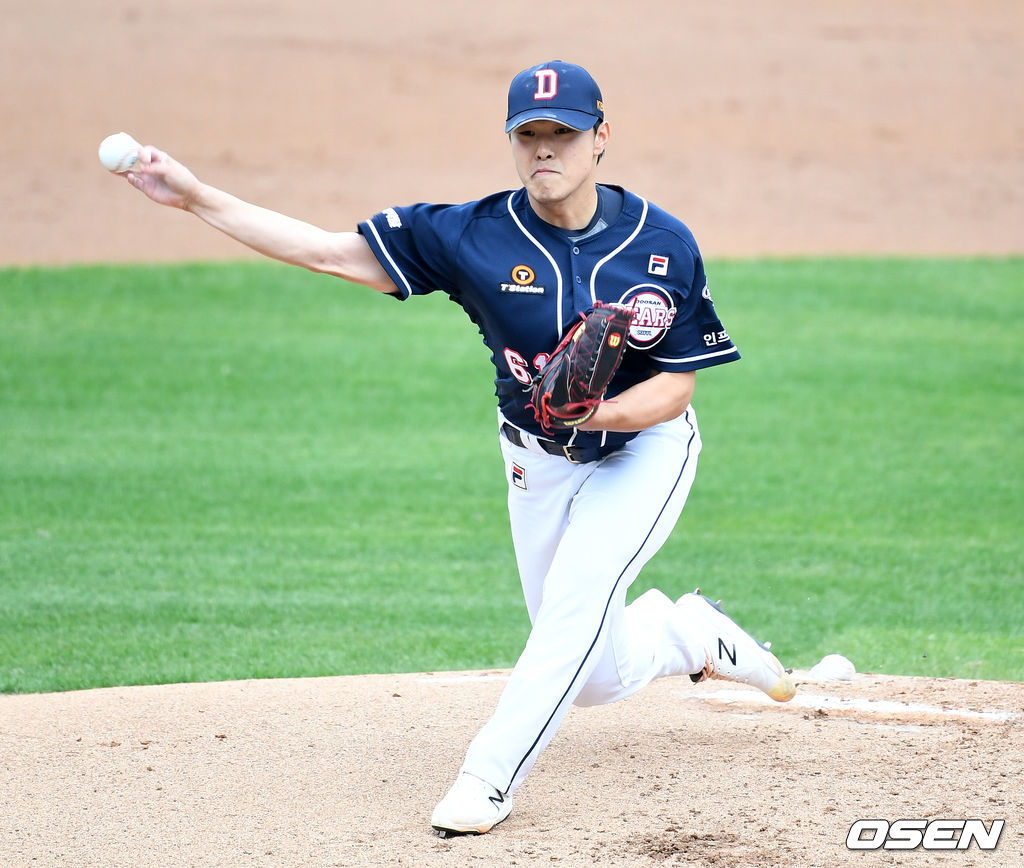 두산 선발투수 최원준이 역투하고 있다. /sunday@osen.co.kr