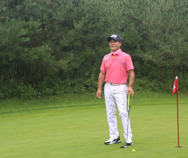 '맘스터치 레전드 빅매치 시즌6'에 참가한 여홍철.