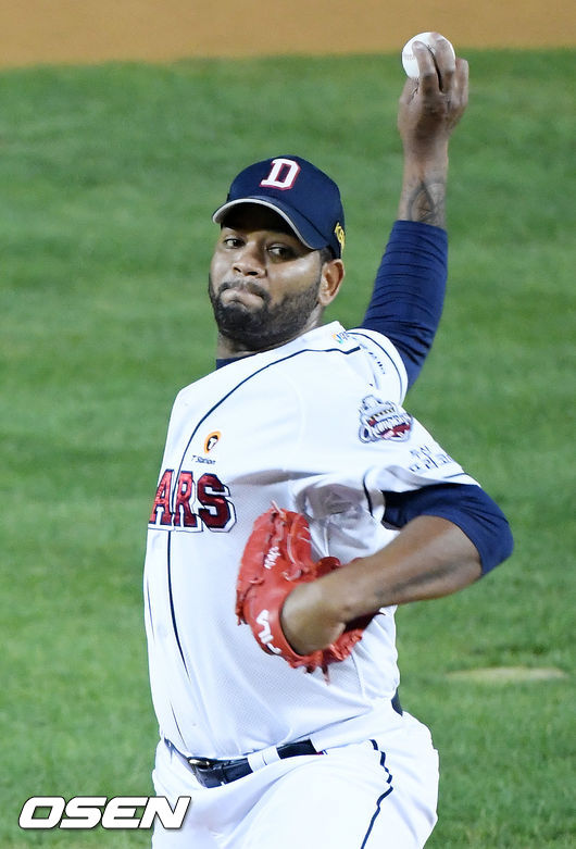 두산 외국인 투수 알칸타라.