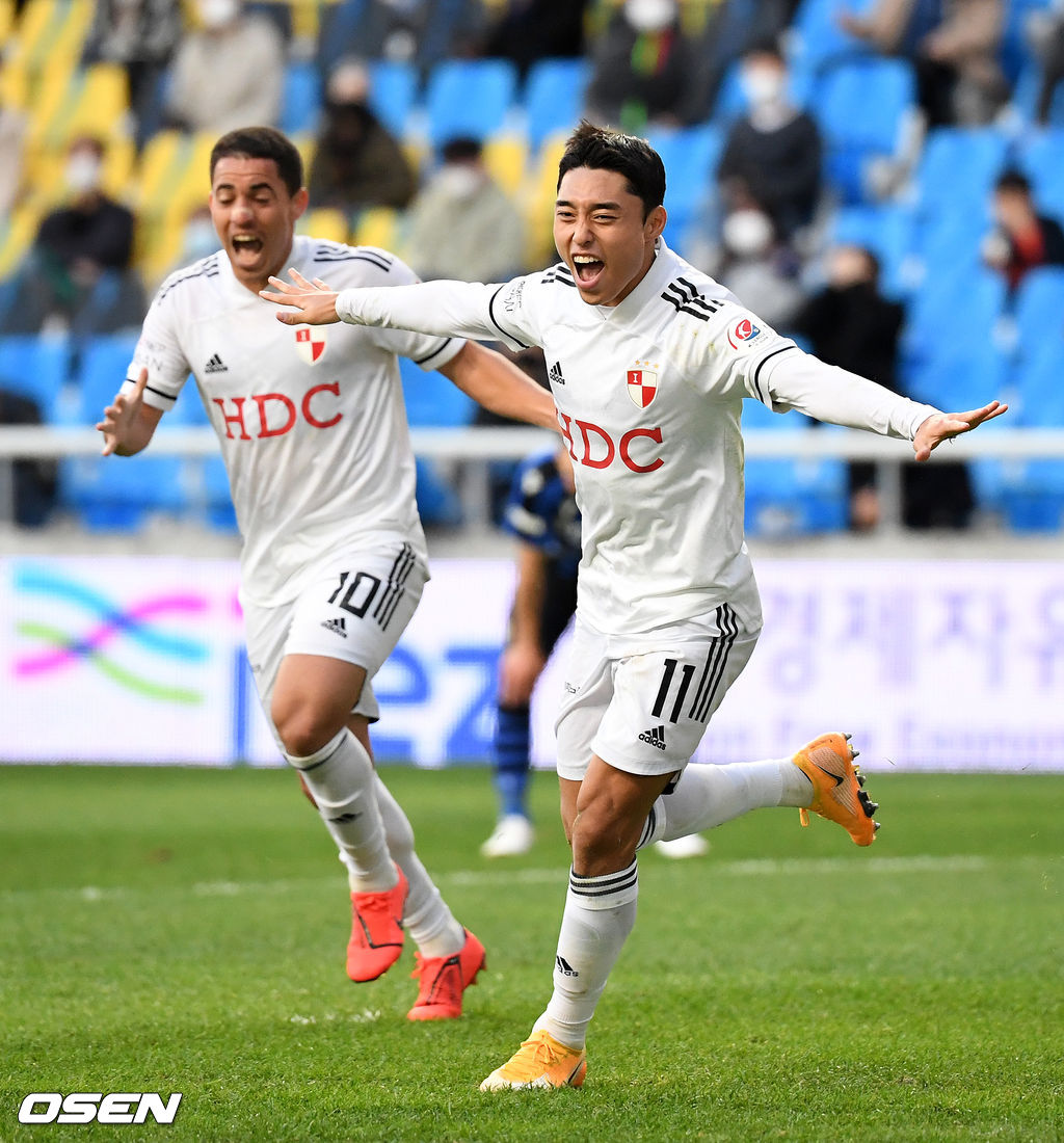 전반 부산 이동준이 선제골을 넣고 기뻐하고 있다. /jpenws@osen.co.kr