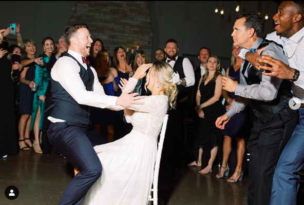 [사진] 지난해 11월 결혼식 때 필립스(왼쪽) 힐만 전 감독(오른쪽) /브렛 필립스 SNS