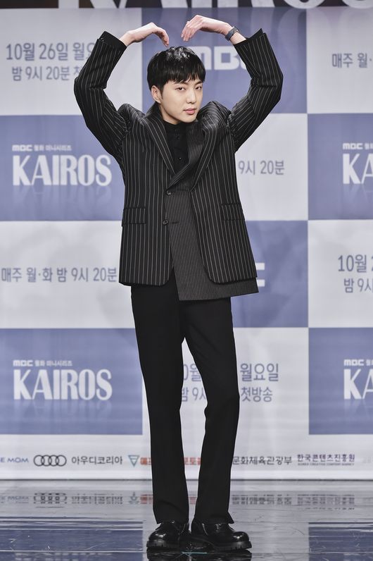 [사진=MBC 제공] 위너 강승윤이 '카이로스' 제작발표회에서 포즈를 취했다.