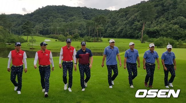 '맘스터치 레전드 빅매치 시즌6'에 함께 한 8명의 한국 스포츠 '레전드' 유상철, 최진철, 이운재, 이천수를 비롯해 김재엽, 양준혁, 여홍철, 이형택.