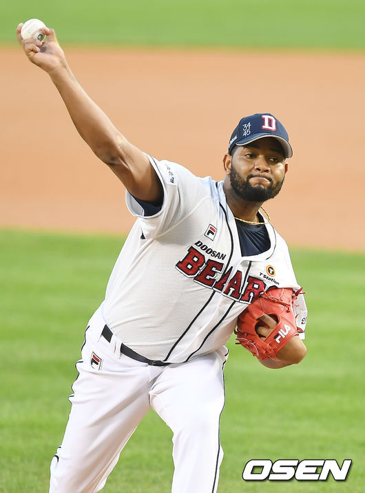 두산 외국인 투수 알칸타라.