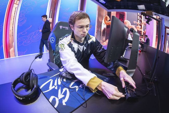 라이엇 게임즈 플리커.