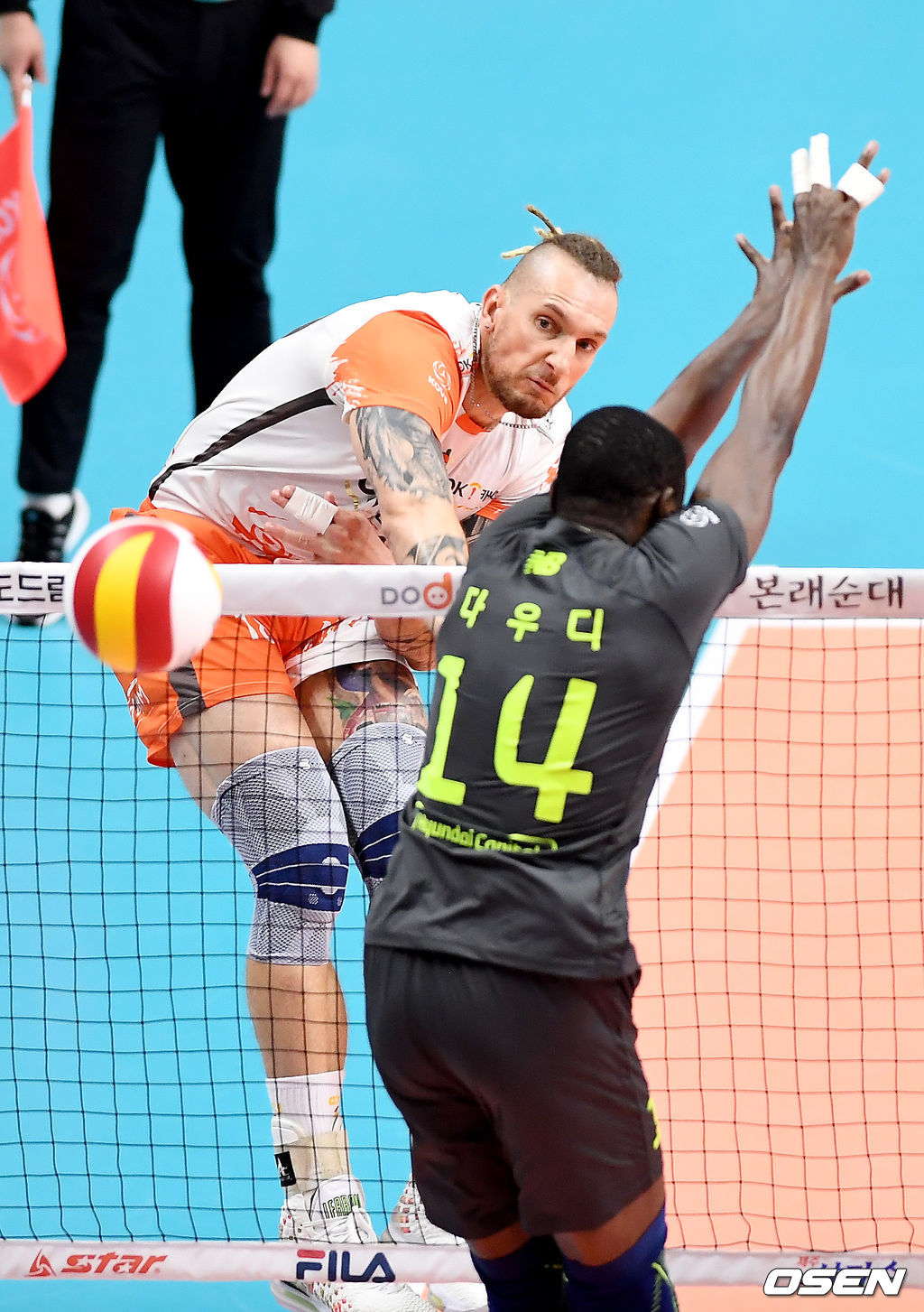 OK금융그룹 펠리페가 스파이크를 때리고 있다. /youngrae@osen.co.kr 