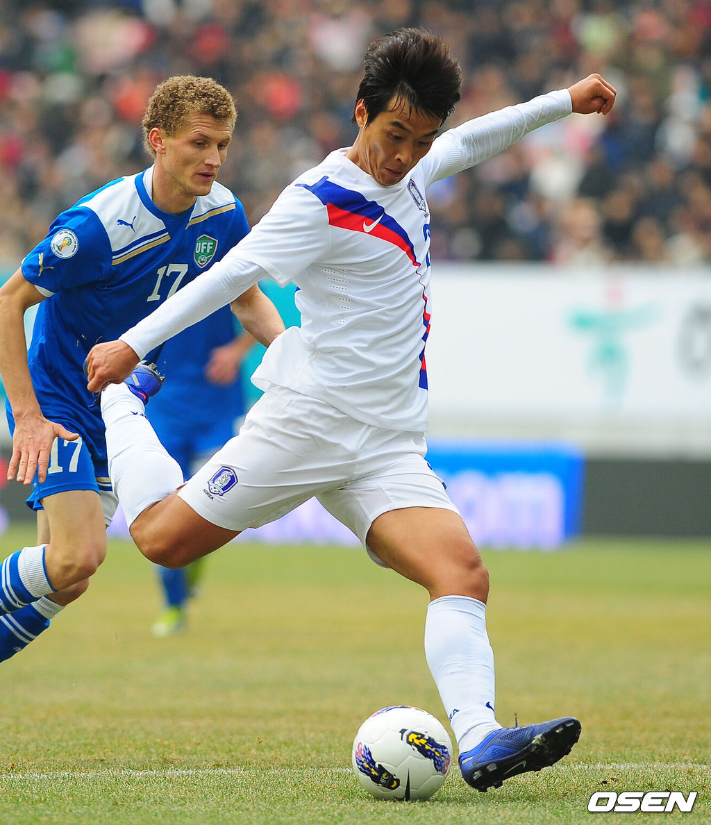 2014년 브라질월드컵 아시아 3차 예선 쿠웨이트전을 앞둔 한국축구대표팀이 우즈베키스탄과 평가전을 가졌다. 전반 이동국이 선취골에 이어 팀 두번째 골을 성공 시키고 있다. / rumi@osen.co.kr