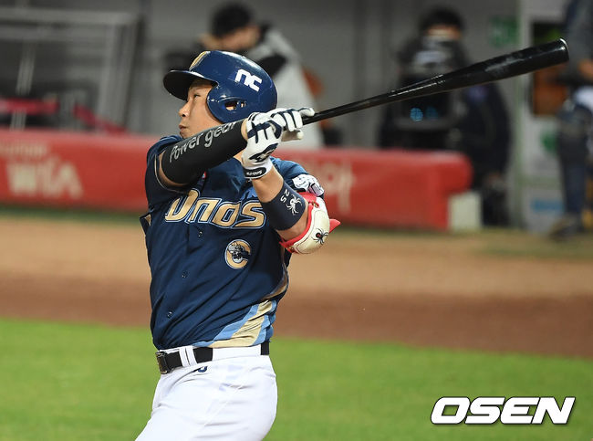 1회초 무사 만루 NC 양의지가 적시타를 때려내고 있다. /youngrae@osen.co.kr 