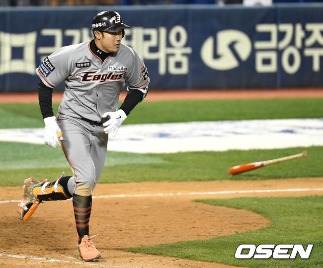 연장 11회초 2사 1, 2루 상황 한화 송광민이 역전 1타점 적시타를 날리고 1루로 뛰고 있다. / dreamer@osen.co.kr