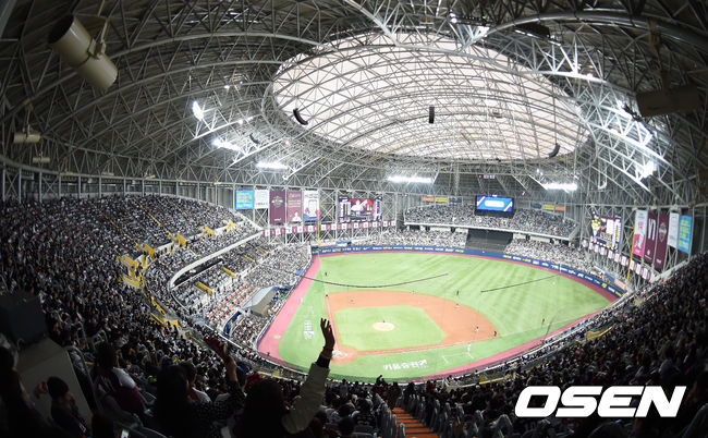 3회말 키움과 두산 선수들이 경기를 치르고 있다./youngrae@osen.co.kr