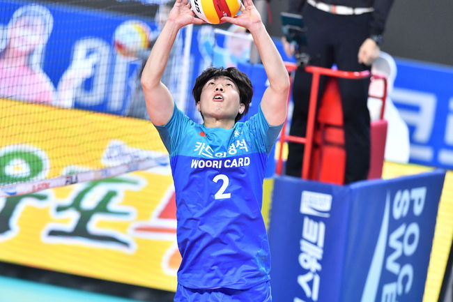 우리카드는 29일 서울 장충체육관에서 열린 2020~2021 V-리그 삼성화재와 경기에서 세트 스코어 3-0(25-19, 25-22, 25-20)으로 이겼다. 우리카드는 3연패 사슬을 끊고 이번 시즌 첫 승을 신고했다. ⓒ KOVO