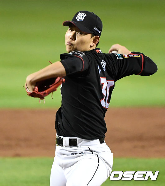 KT 선발투수 소형준이 역투하고 있다./sunday@osen.co.kr