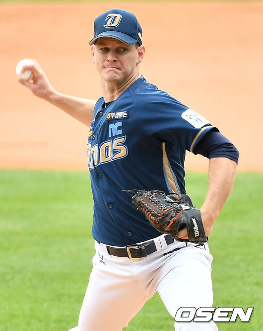 1회말 NC 선발 루친스키가 힘차게 공을 뿌리고 있다. / dreamer@osen.co.kr