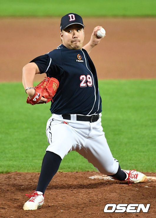 KIA 타선을 상대로 두산 선발 유희관이 힘차게 공을 뿌리고 있다. / dreamer@osen.co.kr