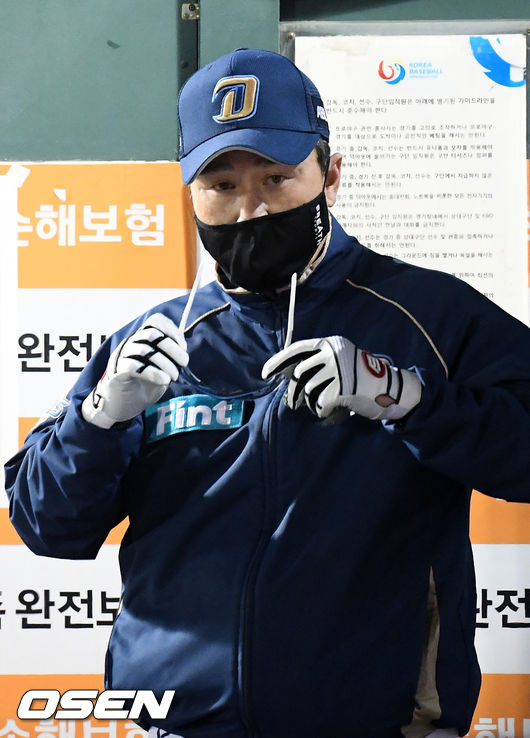 9회초 NC 이동욱 감독이 덕아웃에서 결의에 찬 눈빛을 보이고 있다./rumi@osen.co.kr