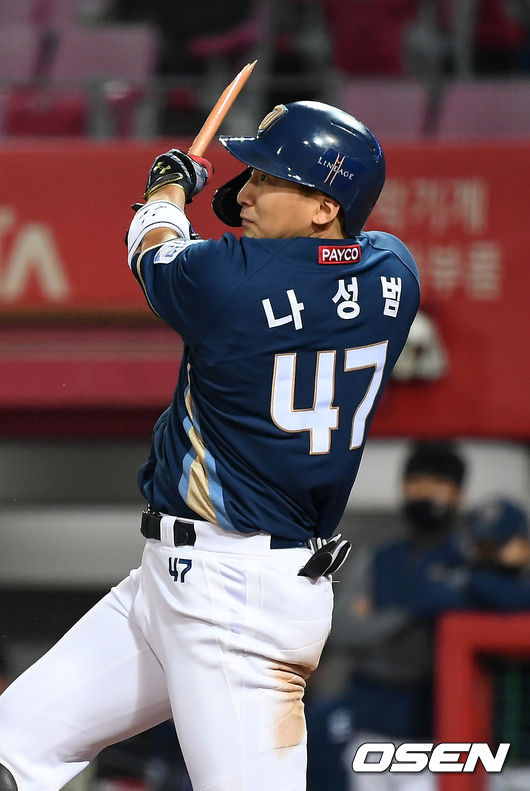 20일 오후 광주-기아 챔피언스필드에서 '2020 신한은행 SOL KBO리그' KIA 타이거즈와 NC 다이노스의 경기가 열렸다.7회초 1사 NC 나성범이 안타를 때려내고 있다. /youngrae@osen.co.kr