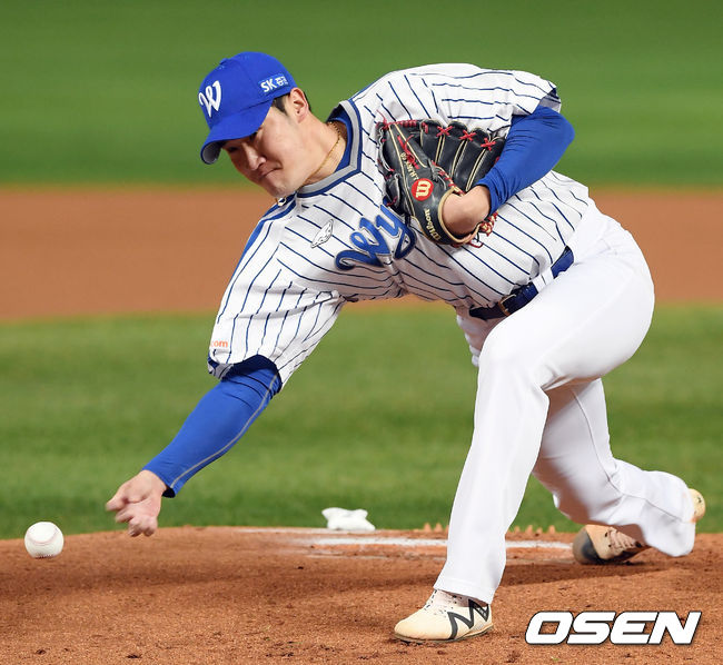 1회초 SK 박종훈이 마운드 위에서 힘차게 공을 뿌리고 있다./rumi@osen.co.kr