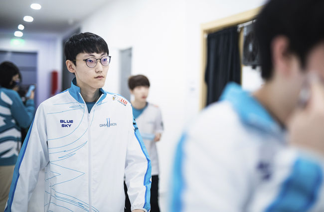 라이엇 게임즈 플리커.