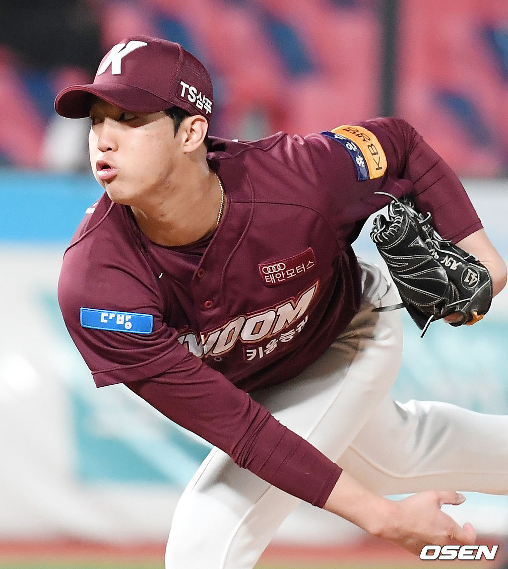 키움 안우진이 힘차게 공을 뿌리고 있다. /rumi@osen.co.kr