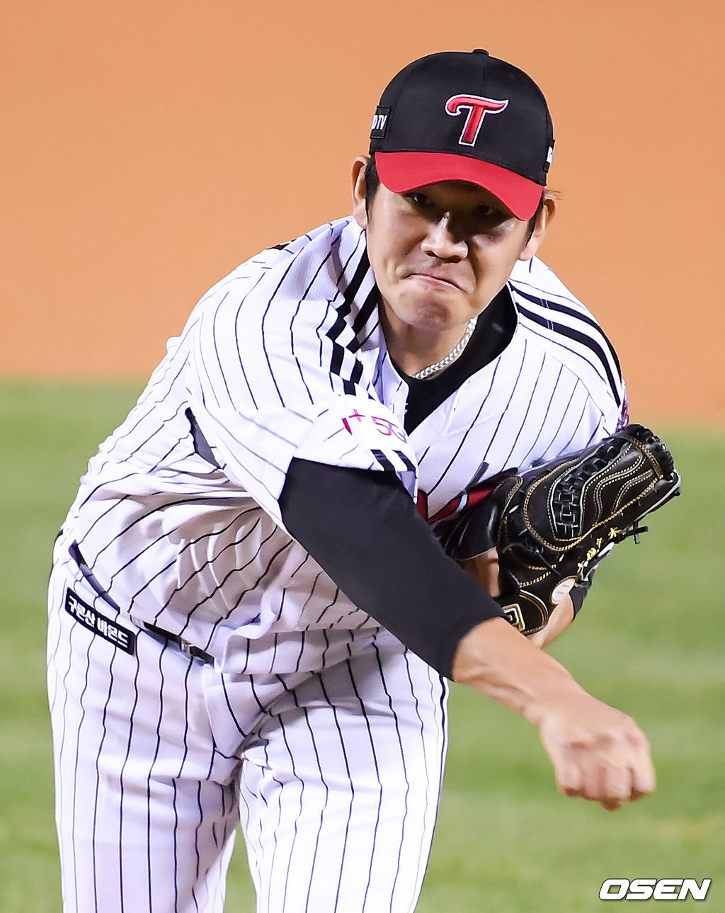 LG 선발투수 정찬헌이 역투하고 있다./ soul1014@osen.co.kr