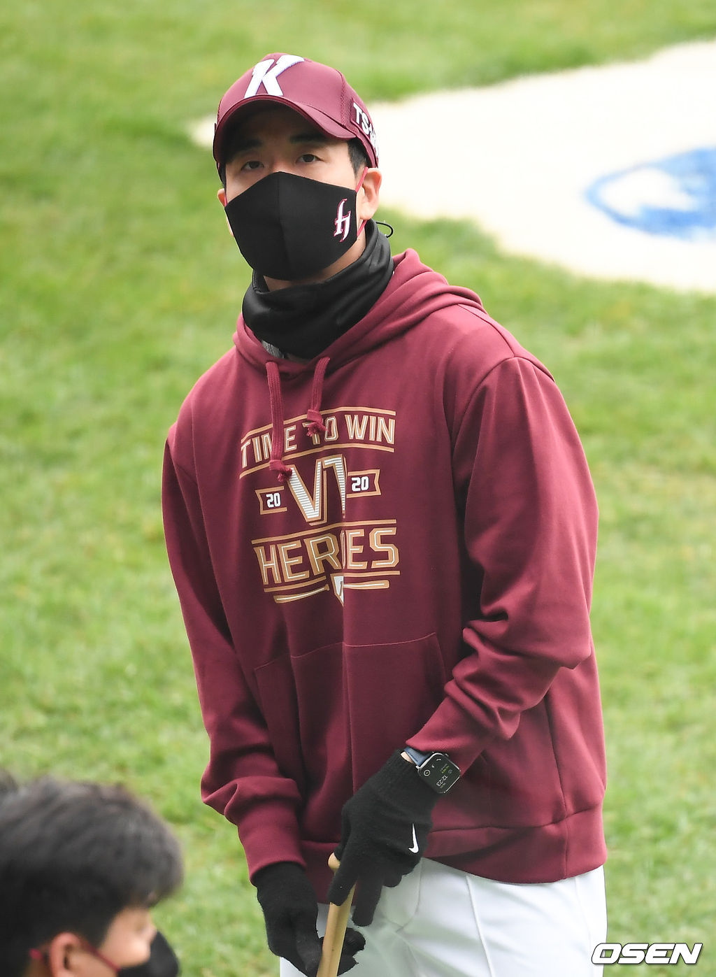 경기에 앞서 키움 김창현 감독대행이 선수들의 훈련을 지켜보고 있다  / soul1014@osen.co.kr