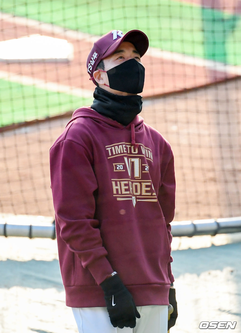 경기에 앞서 키움 김창현 감독대행이 먼곳을 응시하고 있다. / soul1014@osen.co.kr