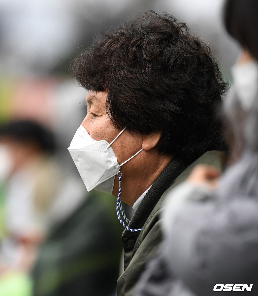 전북 이동국의 아버지 이길남씨가 경기를 지켜보고 있다. /jpnews@osen.co.kr