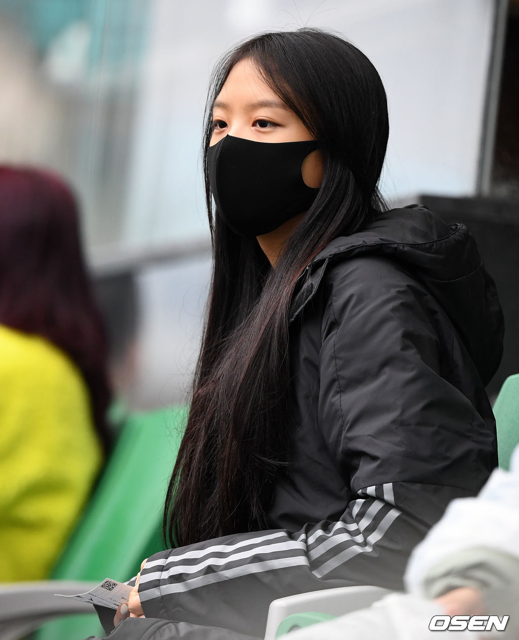 이동국의 첫째딸 이재시 양이 경기를 기다리고 있다. /jpnews@osen.co.kr