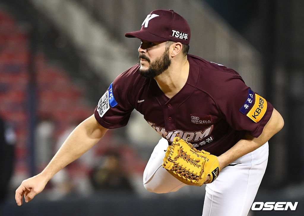 1회말 키움 선발 브리검이 힘차게 공을 뿌리고 있다. / dreamer@osen.co.kr