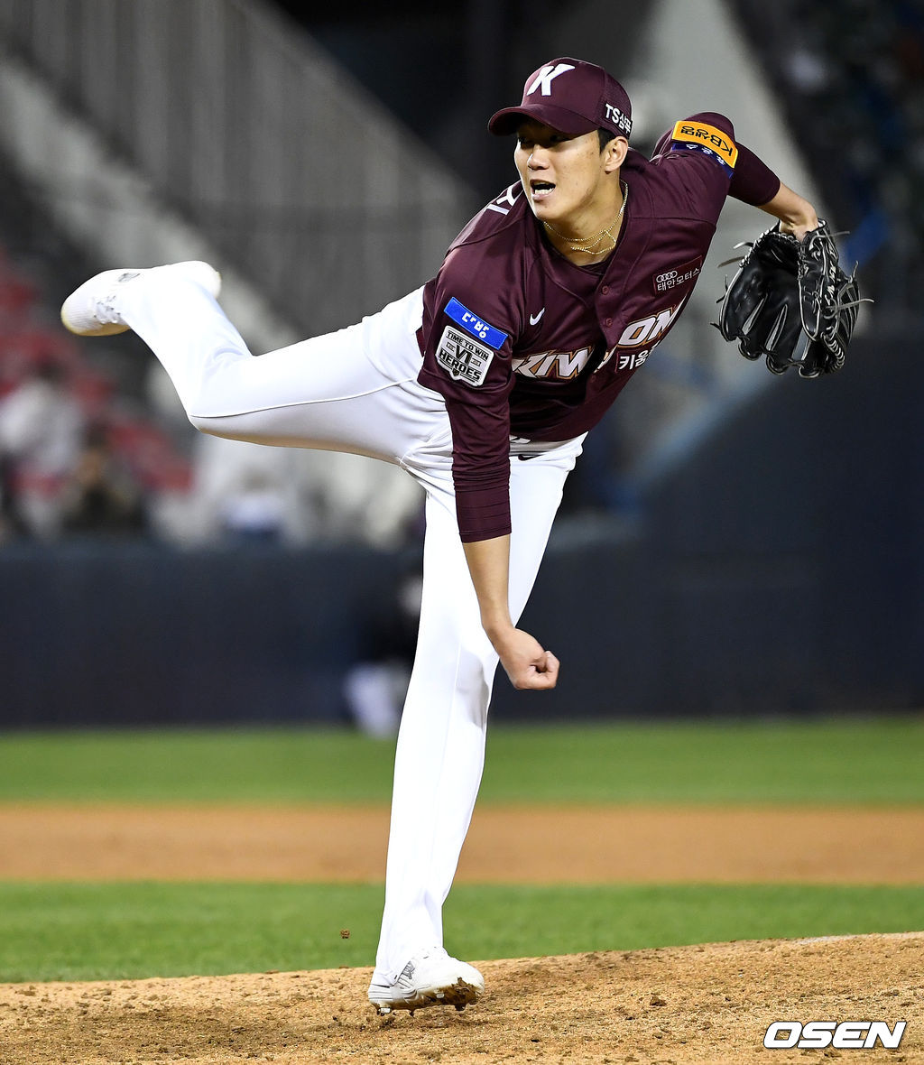 7회말 2사 만루 상황 키움 안우진이 힘차게 공을 뿌리고 있다. / dreamer@osen.co.kr