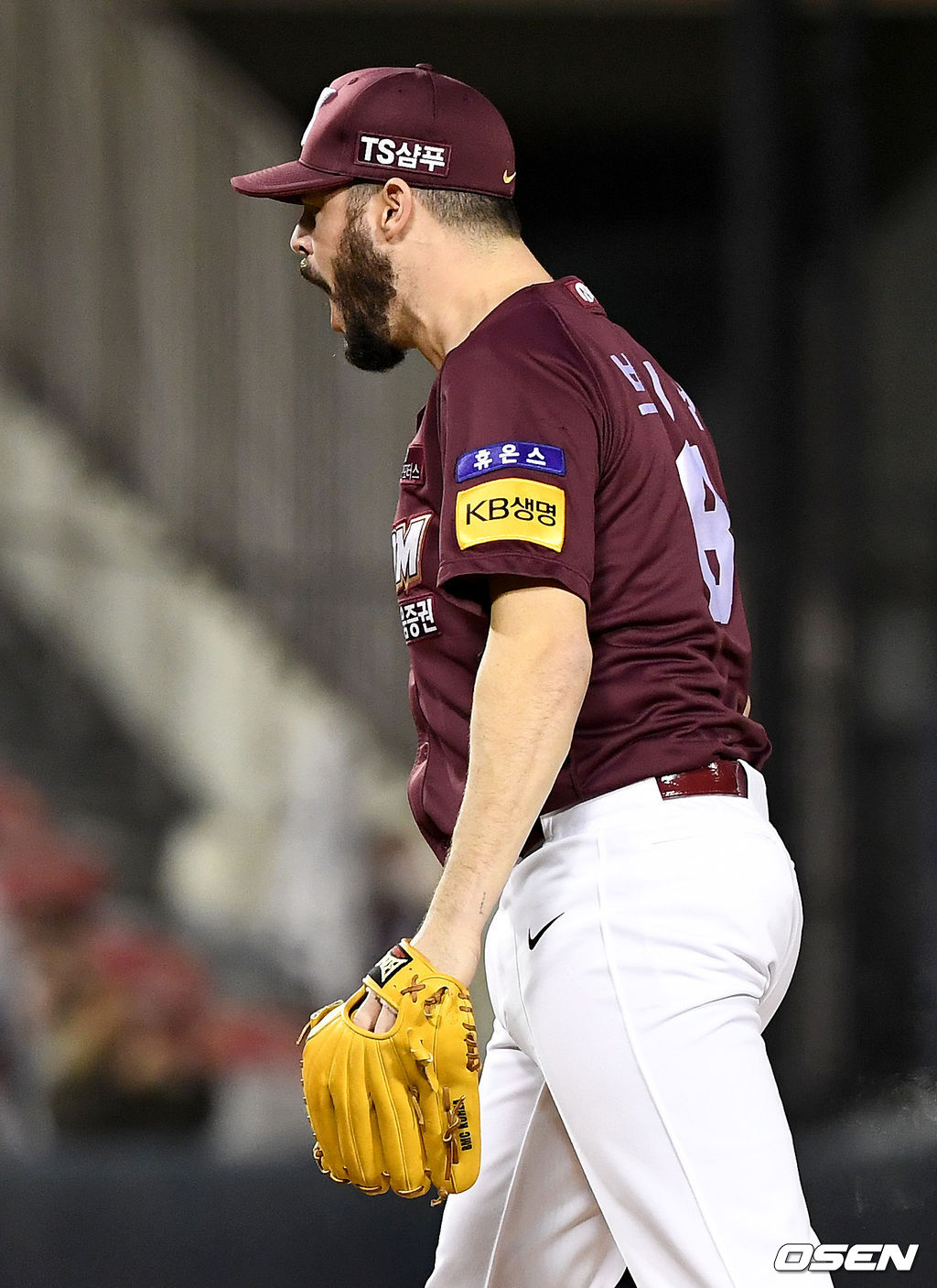 6회말 2사 1, 3루 상황 LG 라모스를 외야 뜬 공으로 이끌며 실점없이 이닝을 막아낸 키움 선발 브리검이 환호하고 있다. / dreamer@osen.co.kr