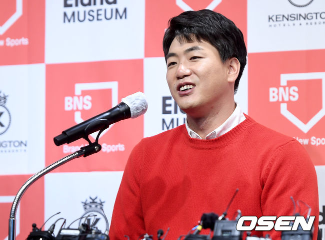 메이저리거 김광현이 23일 오후 서울 영등포구 켄싱턴호텔 여의도에서 인터뷰를 가졌다.김광현이 취재진의 질문에 대답하고 있다./ksl0919@osen.co.kr