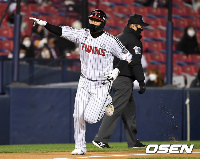 1회말 2사 주자없는 상황 LG 채은성이 선제 좌월 솔로포를 날리고 그라운드를 돌며 기뻐하고 있다. / dreamer@osen.co.kr
