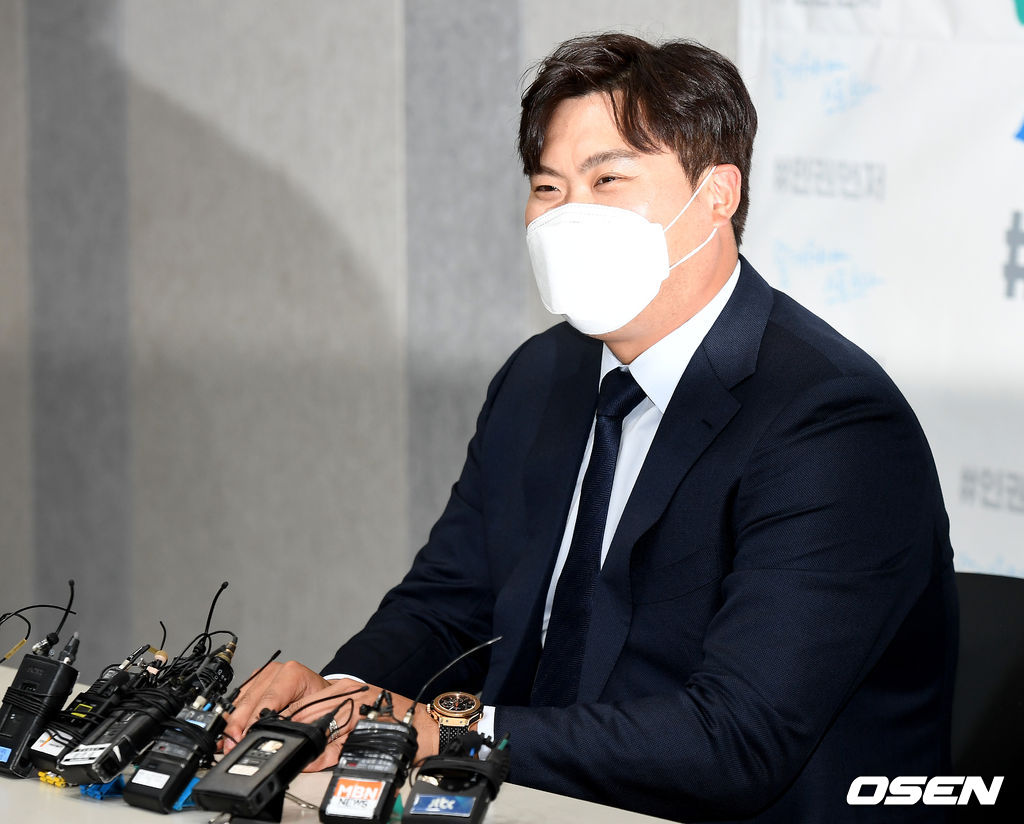 토론토 블루제이스 류현진이 취재진과 인터뷰를 갖고 있다. / dreamer@osen.co.kr